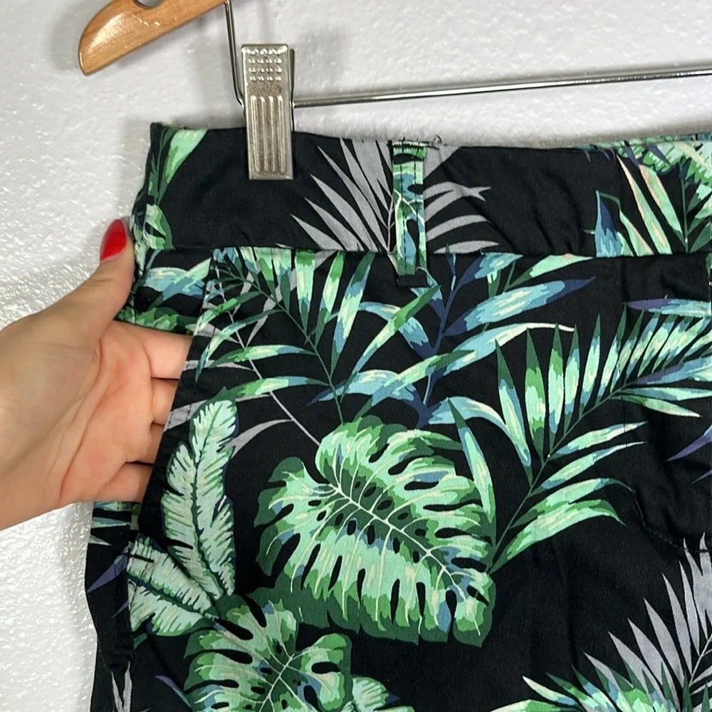 Cynthia Rowley Tropical Leaf Print Shorts 10 | Resort Vacation summer casual - Picture 5 of 9